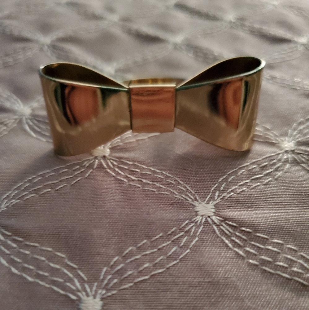 Gold colored bow ring - Picture 1 of 5